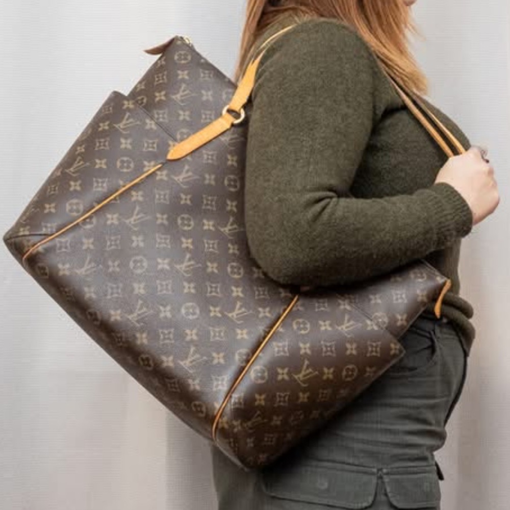 BIGGEST BAG ZIPPER CLOSURE LOUIS VUITTON TOTE TOTALLY GM
